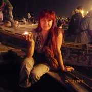 Подношение Ганге в святой праздник Богини Дурги